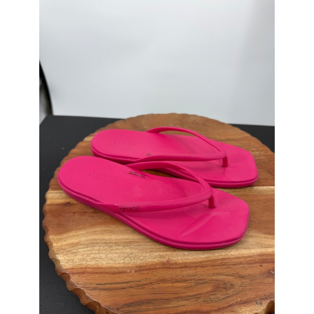 Crocs Getaway Flip Sandals Women 6 Pink Square Toe Lightweight Summer Shoes